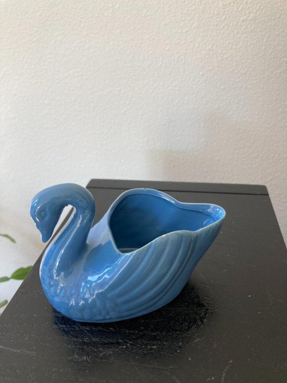 Sirius Enterprise Inc. Vintage blueCeramic/Porcelain Swan 1987 4.5"x 2.5"